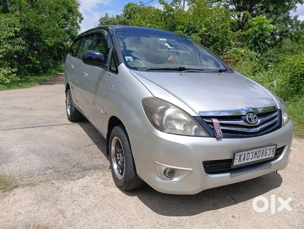 Toyota Innova 2005 Petrol Well Maintained