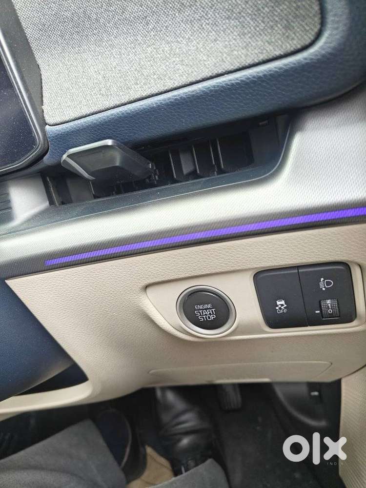 Kia Carens Clavis, 2025, Petrol