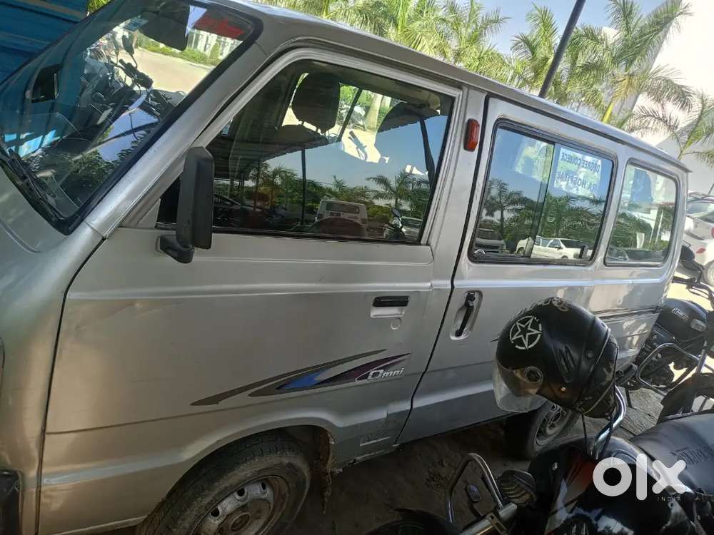 गुड कंडीशन  ओरिजनल पेंट सभी पेपर कम्प्लीट रामपुर ट्रांसफर C.n.g पास