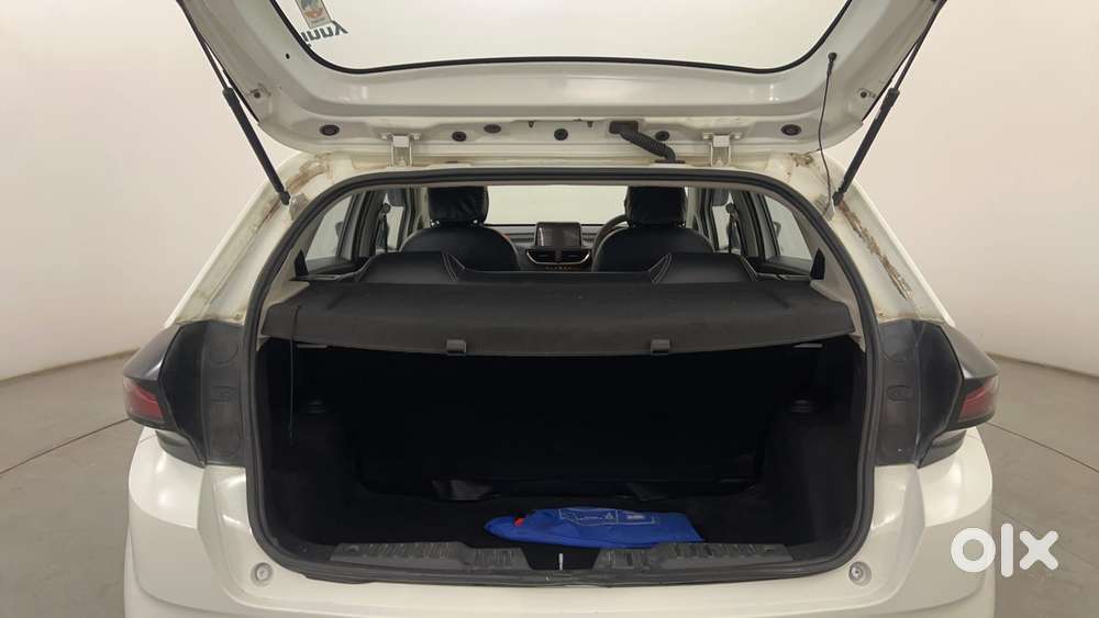 Tata Altroz 1.2 Xm Plus, 2022, Petrol