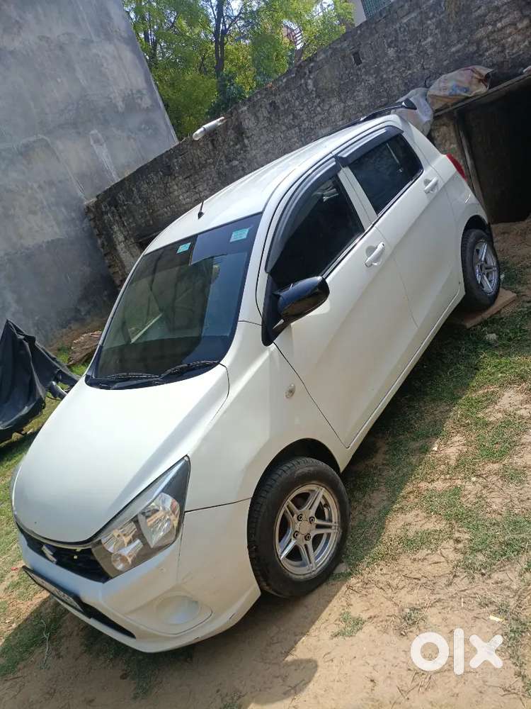 Celerio Car One Hand