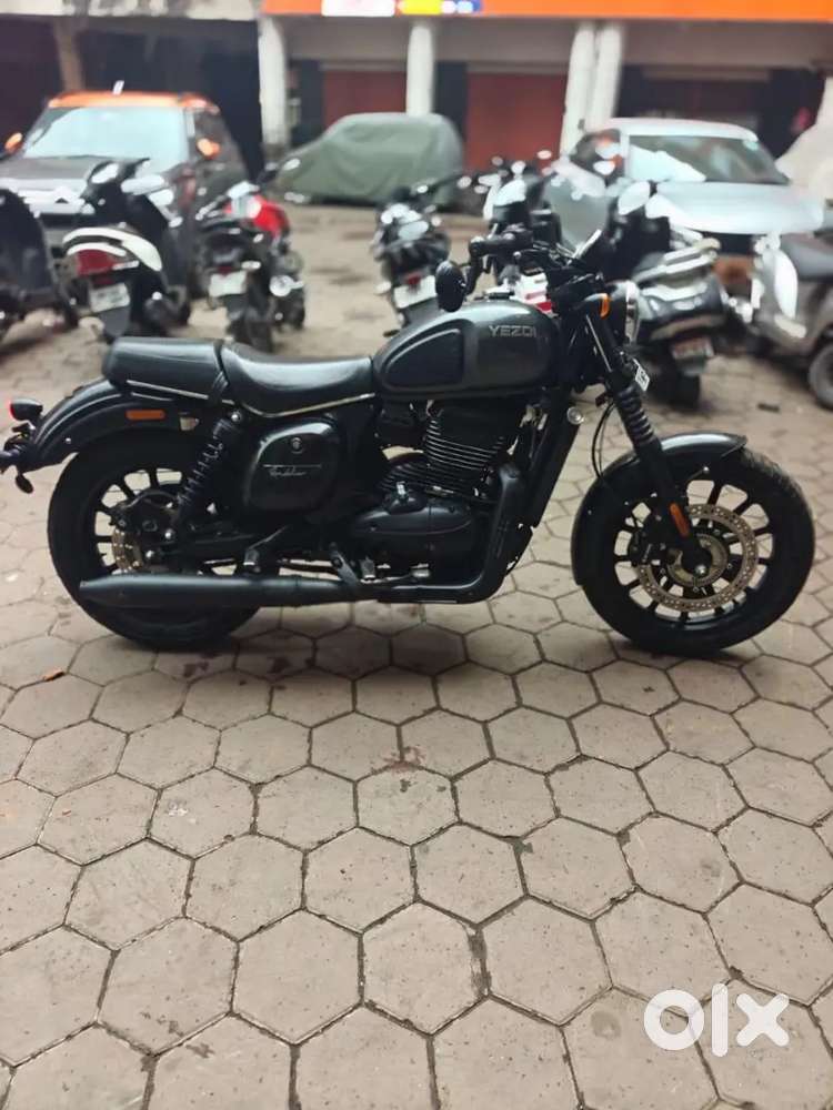 Yezdi Roadster 2022 Petrol Manual