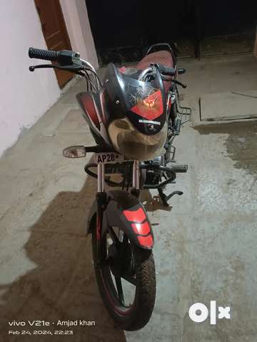 BAJAJ Discover bike Red black colour I want to money