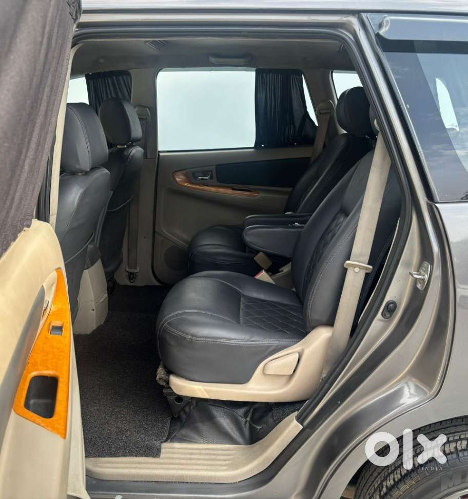 Toyota Innova 2.5 V 7 Str, 2010, Diesel