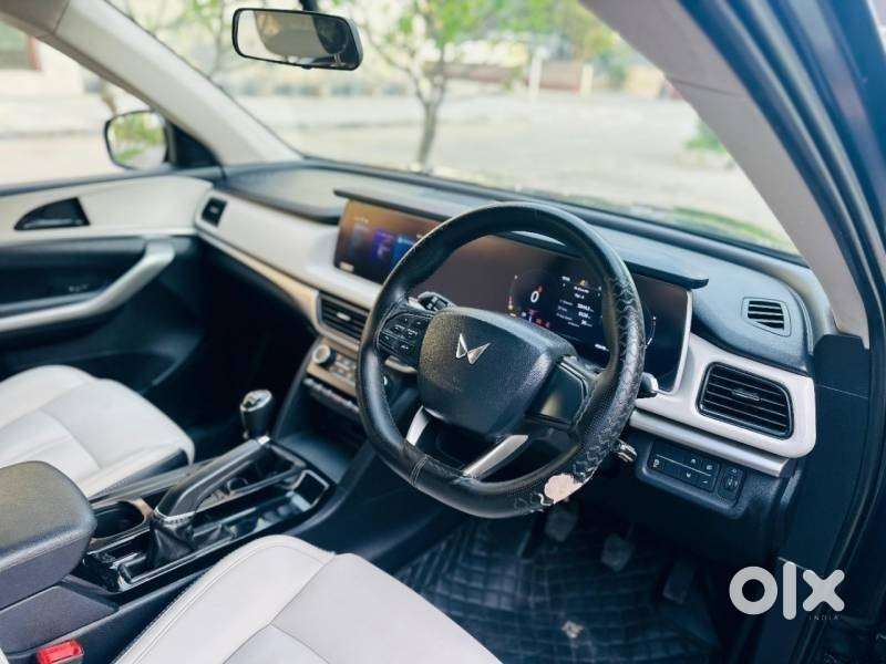 Mahindra Xuv700 2.2 Ax 3 Diesel Mt 7 Str, 2022, Diesel