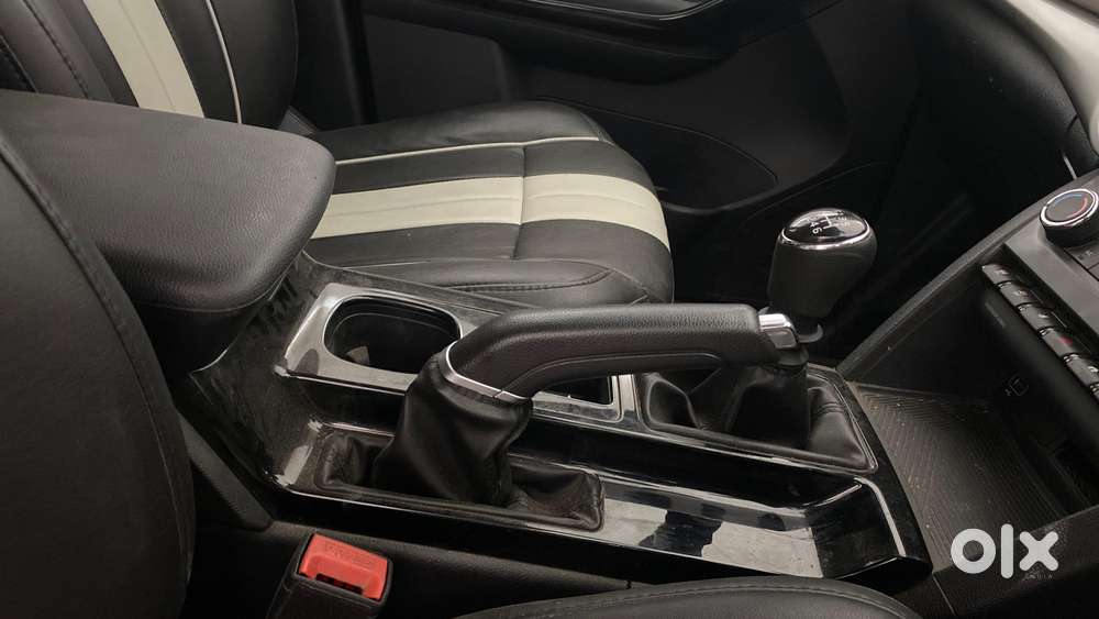 Mahindra Xuv700 2.0 Ax 5 Petrol Mt Str, 2022, Petrol
