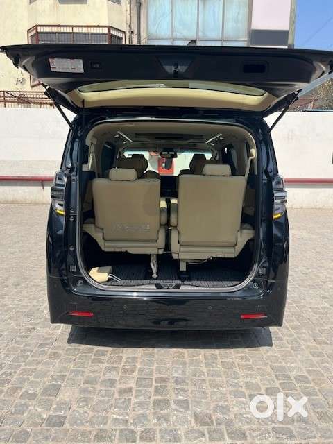 Toyota Vellfire 2.5 Hybrid, 2022