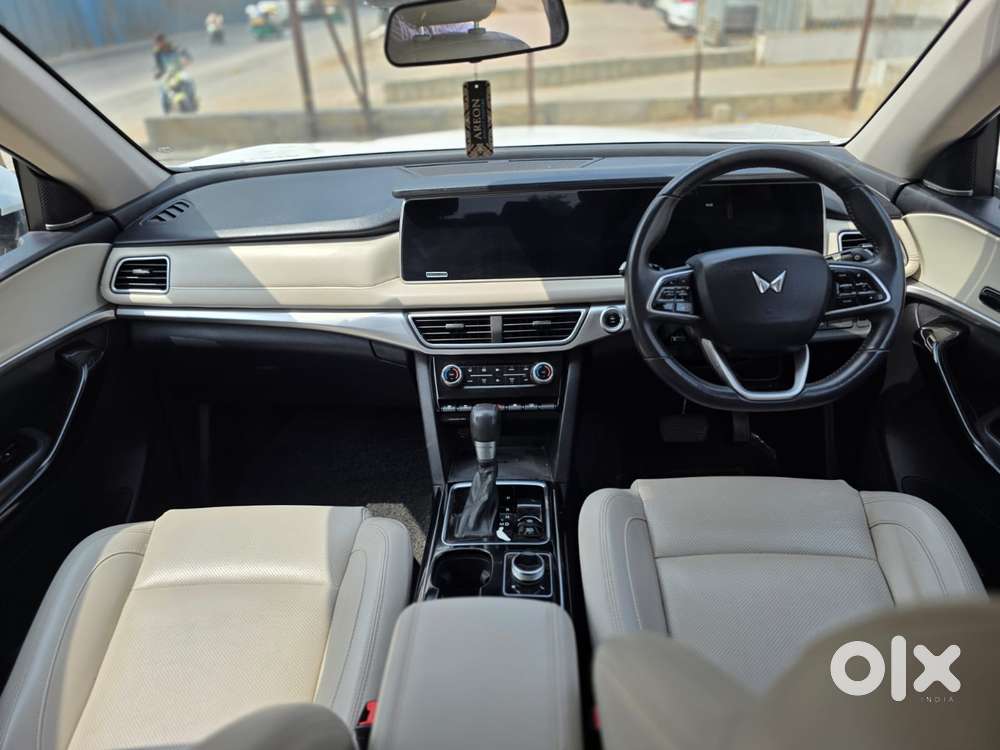 Mahindra Xuv700 2.0 Ax 7 Petrol At Luxury Pack Str, 2023, Petrol