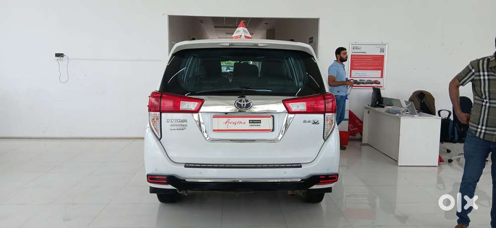 Toyota Innova Crysta 2.4 G Mt, 2023, Diesel