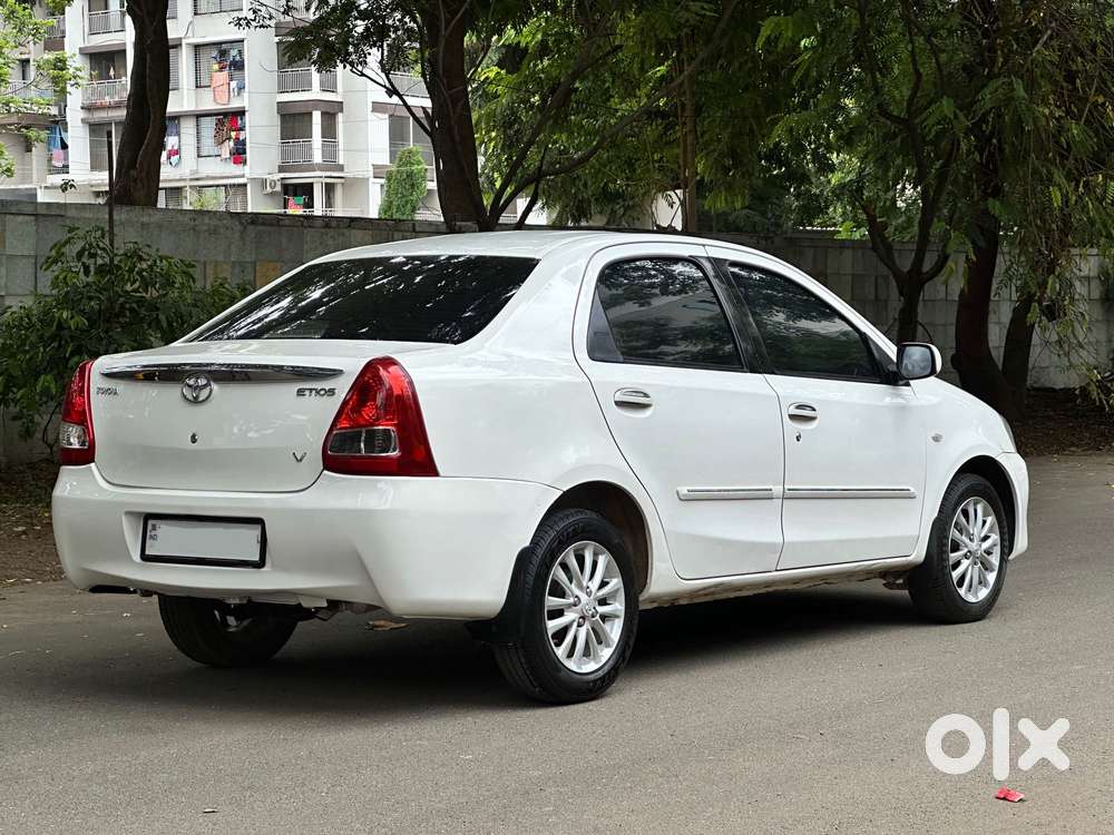 Toyota Etios V, 2011, Petrol