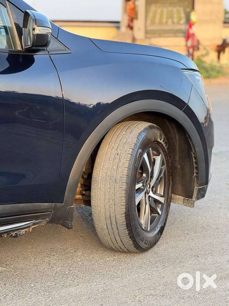 Mahindra Xuv700 2.0 Ax 5 Petrol Mt Str, 2022, Petrol
