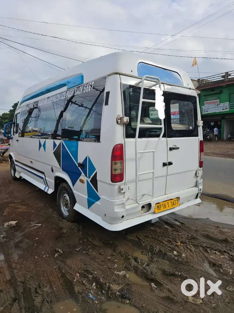 Force Traveller 17+1 Seater Ac