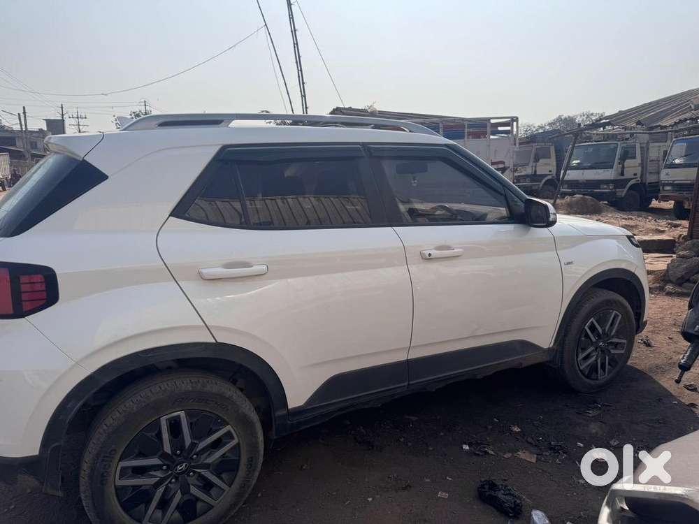 Hyundai Venue 2022 Petrol Well Maintained