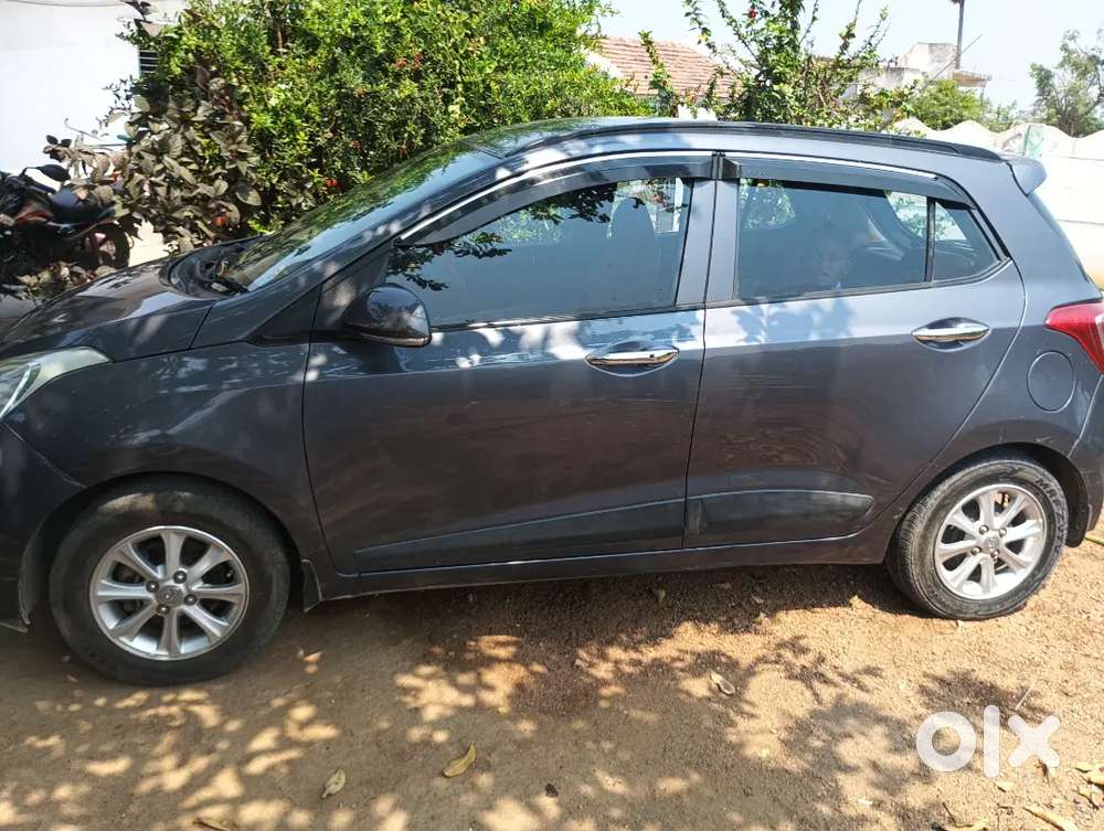 Hyundai Grand I10 2015 Diesel 100000 Km Driven