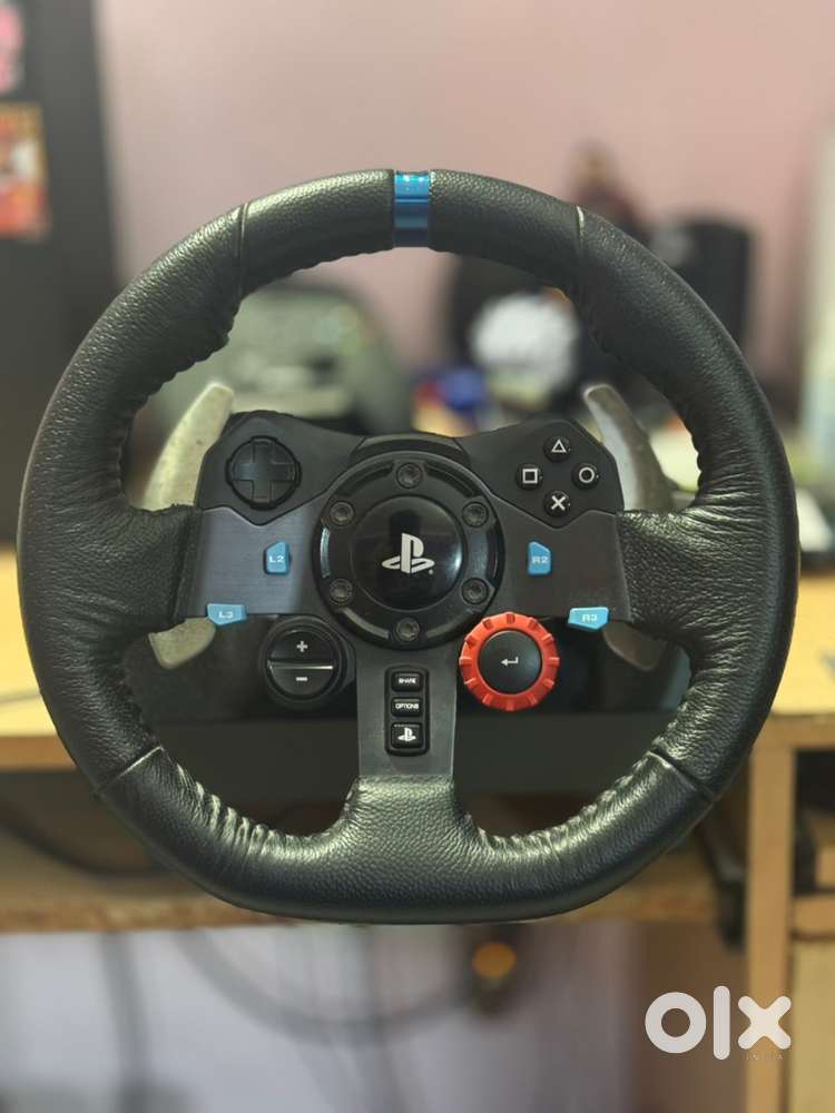 Logitech G29 racing wheel with manual gearbox