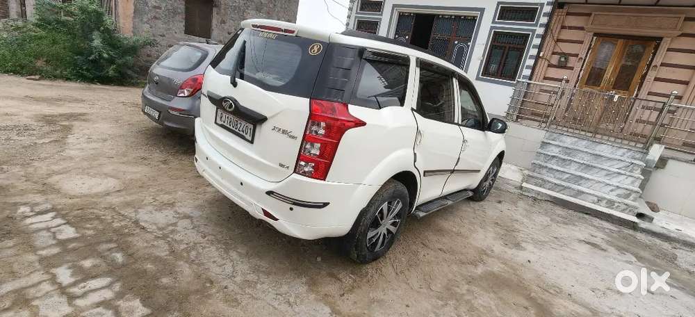 Mahindra Xuv500 . 12 /2017 Variant