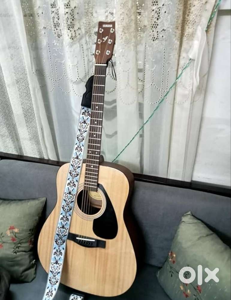 Yammah Guitar f280