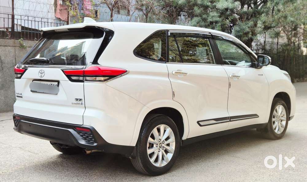 Toyota Innova Hycross 2.0 Vx (o) Hybrid 8 Str, 2025, Petrol