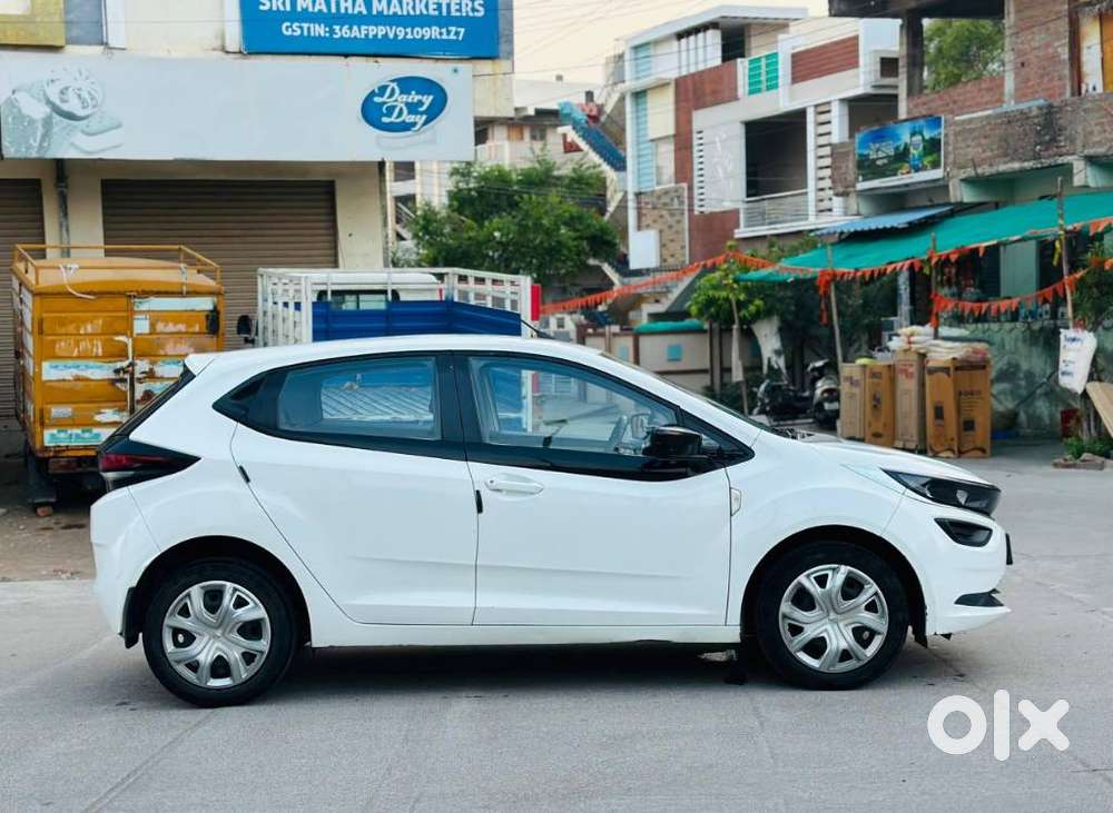 Tata Altroz 1.2 Xm Plus, 2022, Petrol