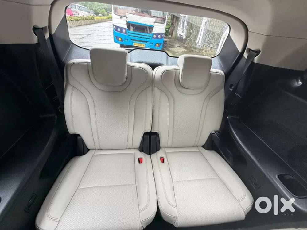 Mahindra Xuv700 2.0 Ax 7 Petrol At Str, 2023, Petrol
