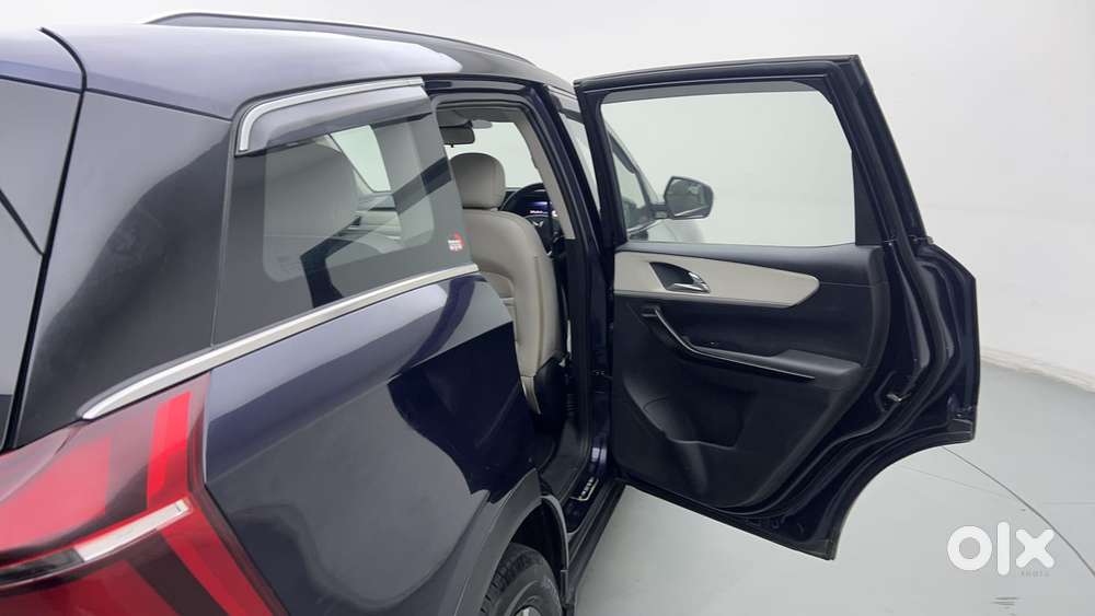 Mahindra Xuv700 2.0 Ax 7 Petrol At Luxury Pack Str, 2022, Petrol