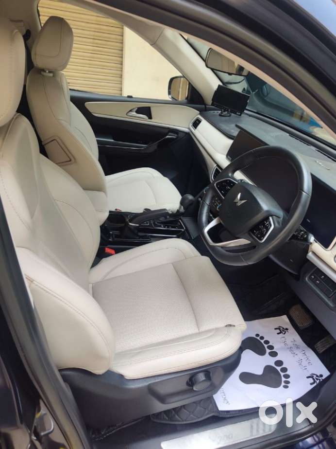Mahindra Xuv700 2.2 Ax 7 Diesel At Str, 2023, Diesel