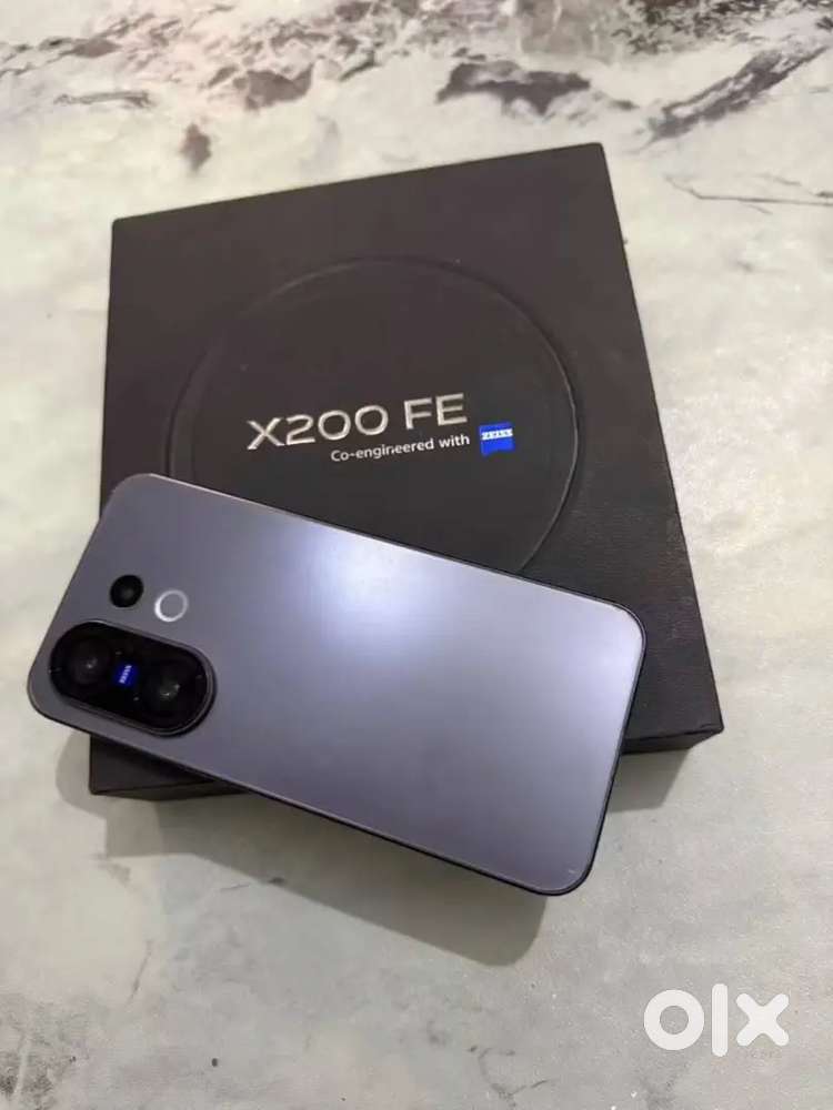 Vivo x200 fe 16/ 256 with bill box charger EMI all  accessories avai