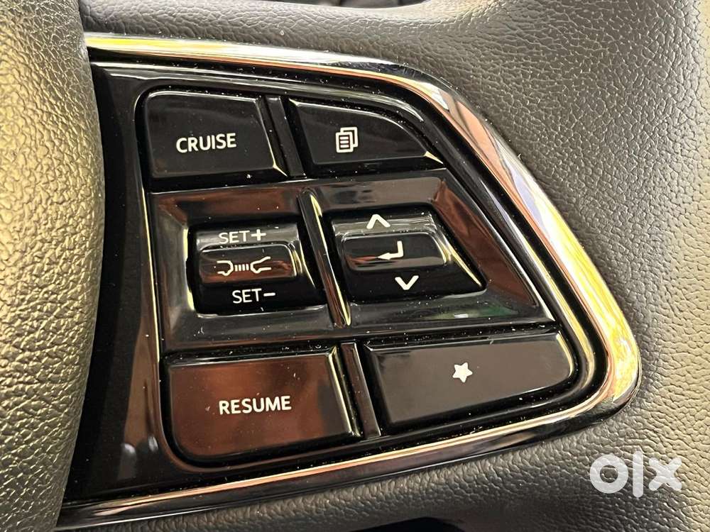 Mahindra Xuv700 2.0 Ax 7 Petrol At Str, 2025, Petrol