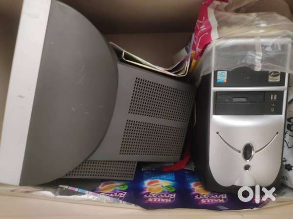 Computer system - Desktop, CPU and keyboard