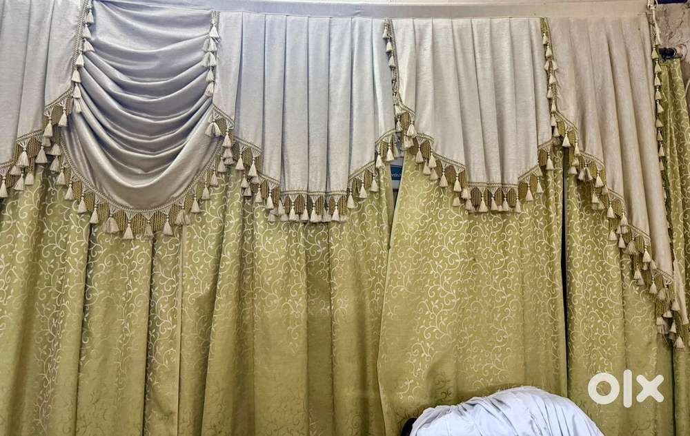 Classic maharaja style curtains consists 8 curtains with 2 big jhalar
