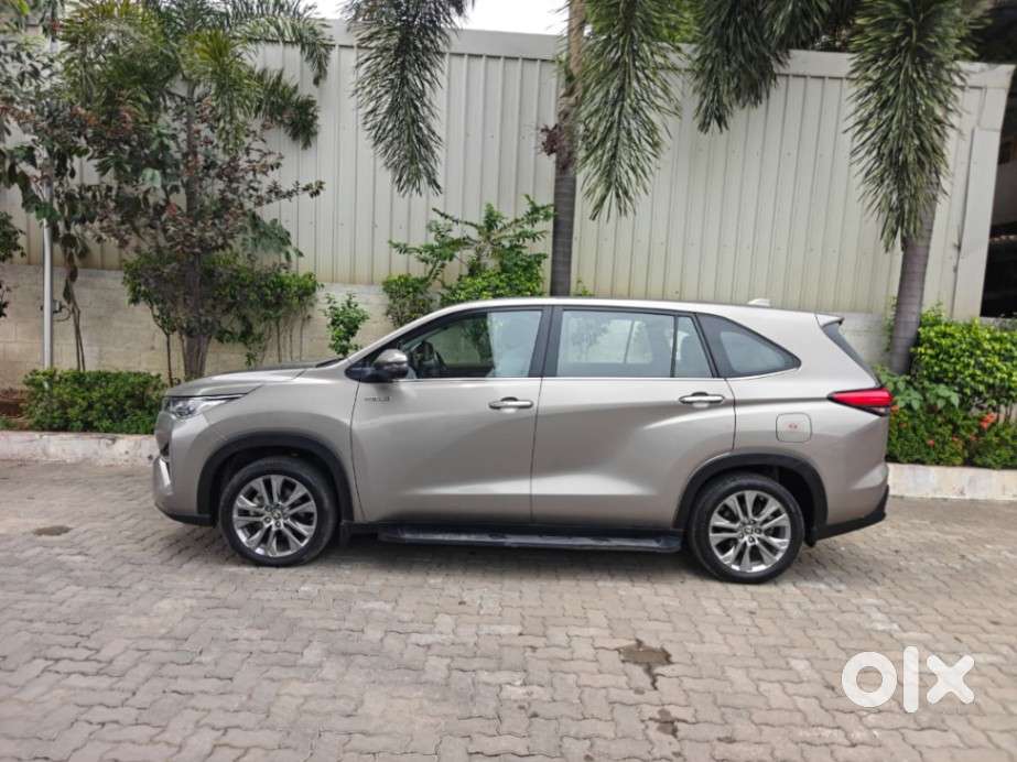 Toyota Innova Hycross 2.0 Zx (o) Hybrid 7 Str, 2024, Petrol