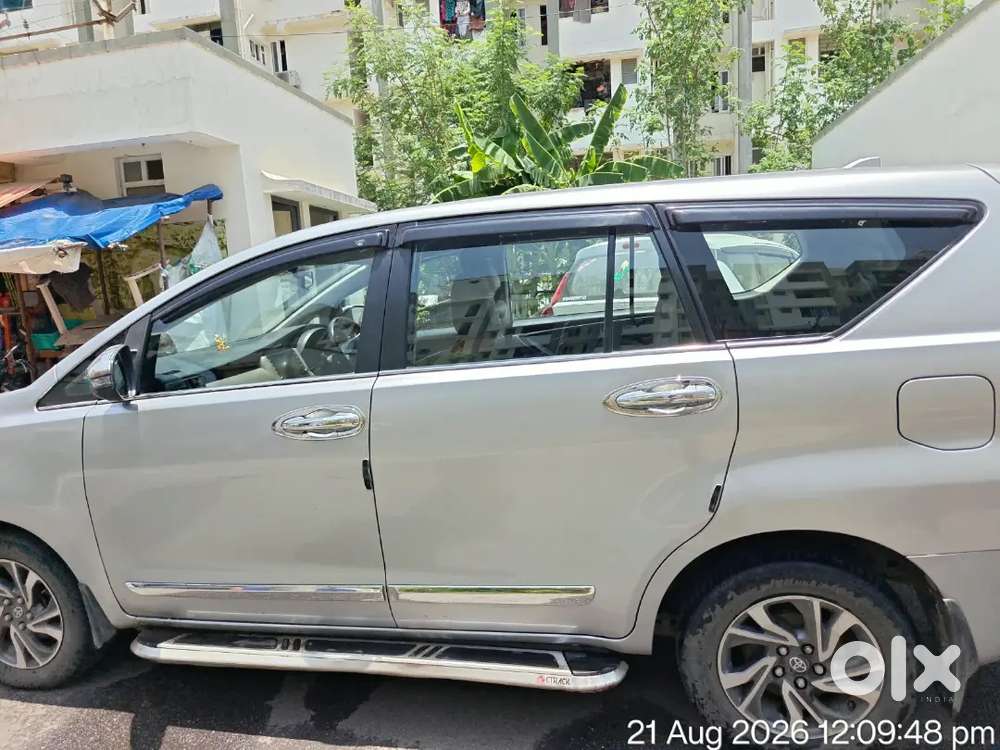 Toyota Innova Crysta 2.4 G 2022 7+1 8 Seater Tboard