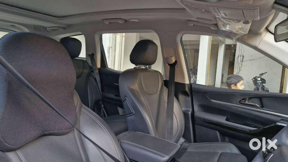 Mahindra Xuv700 2.2 Ax 7 Diesel At Luxury Pack Str Awd, 2025, Diesel