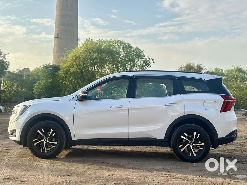 Mahindra Xuv700 2.0 Mx Petrol Mt 5 Str, 2023, Petrol