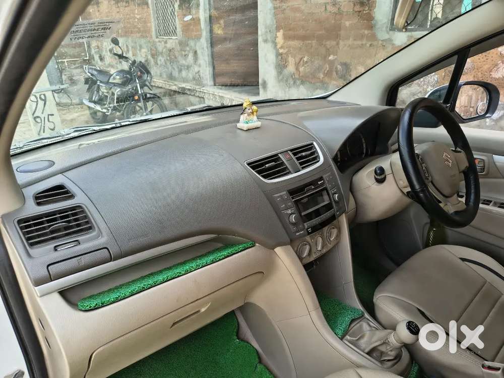 Maruti Suzuki Ertiga Company Fitted Cng Neat Nd Clean Car