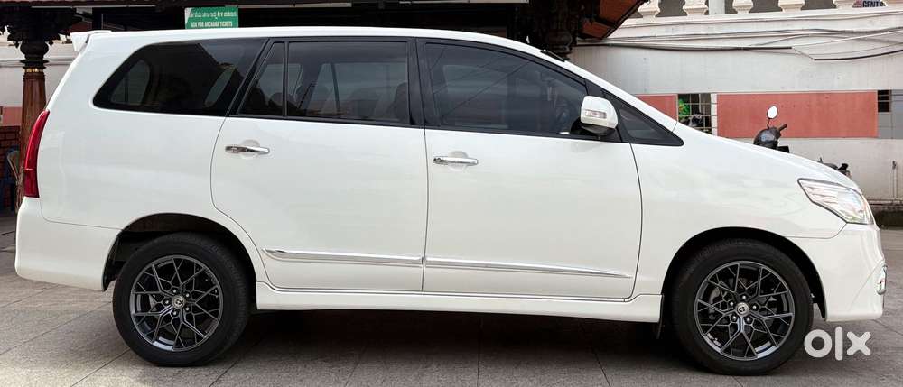 Toyota Innova 2.5 Gx (diesel) 8 Seater Bs Iv, 2015, Diesel