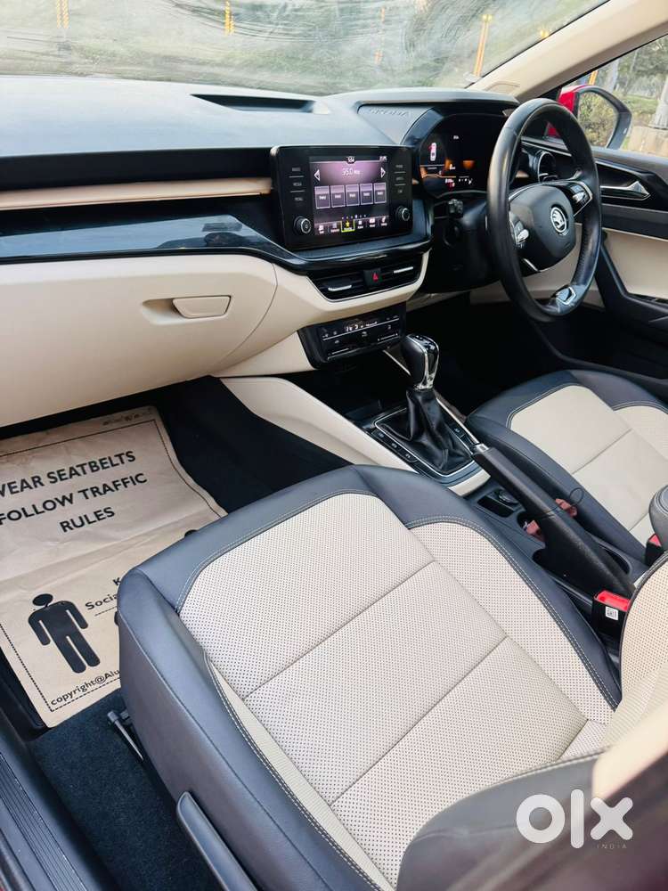 Skoda Slavia Ambition 1.5l Tsi Dsg Dual Tone, 2023, Petrol