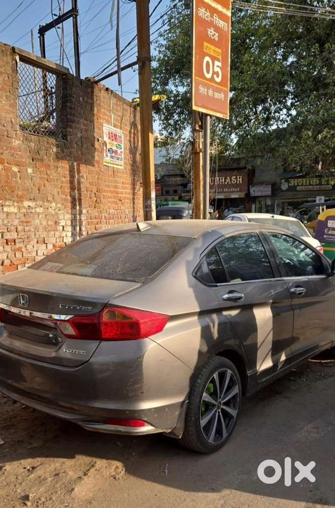 2 Key And Well Maintend Car With 17 Inch, Allowy Wheel New Tyre