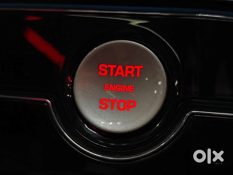 Jaguar Xe Portfolio, 2019, Petrol