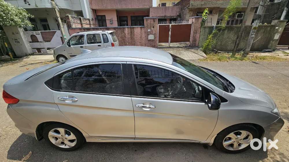 Honda City V I-dtec 2015