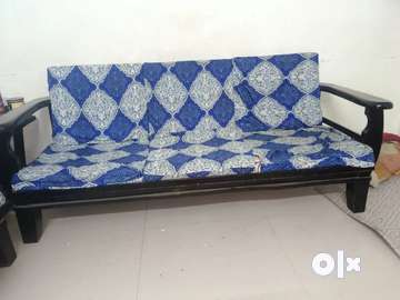 Old wooden deals sofa set olx