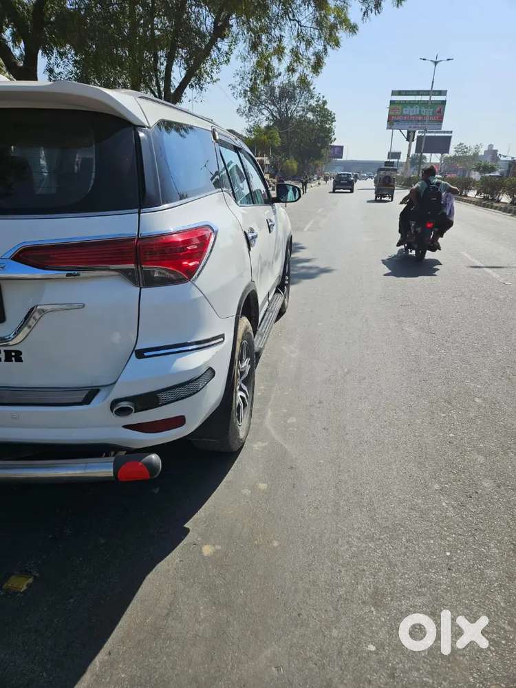 Toyota Fortuner 2017 Diesel 2wd गाड़ी शोरूम कंडीशन में हैं Army Person