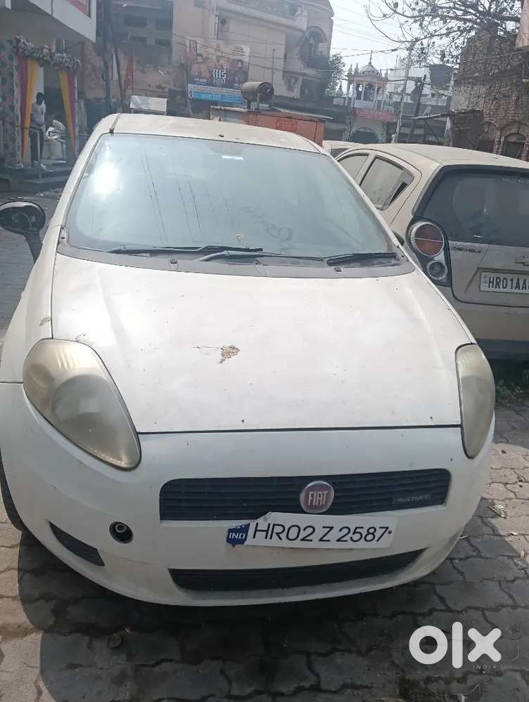 Fiat Grand Punto 2011 Diesel 100905 Km Driven