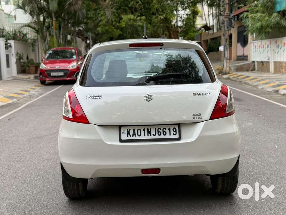 Maruti Suzuki Swift Vvt Zxi, 2012, Petrol