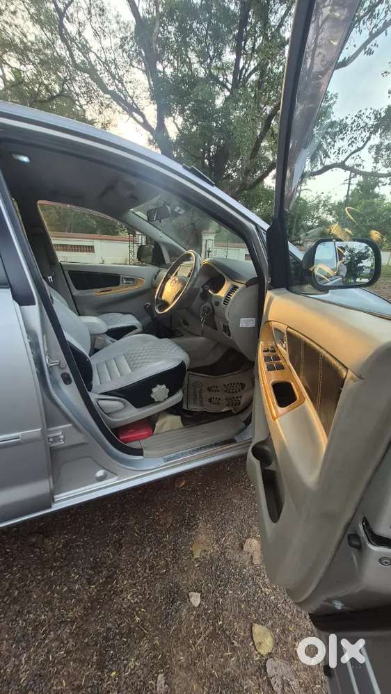 Toyota Innova V 8str Full Option 2009 Single Owner