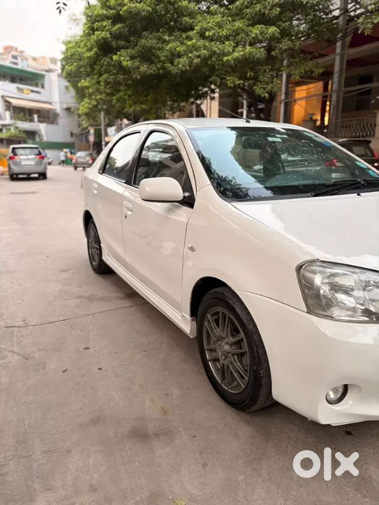 Toyota Etios Sportivo 2012