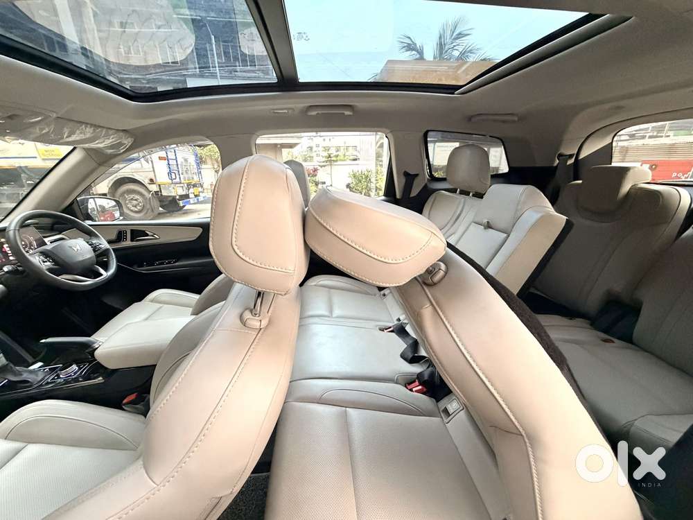 Mahindra Xuv700 2.2 Ax 7 Diesel At Str, 2025, Diesel