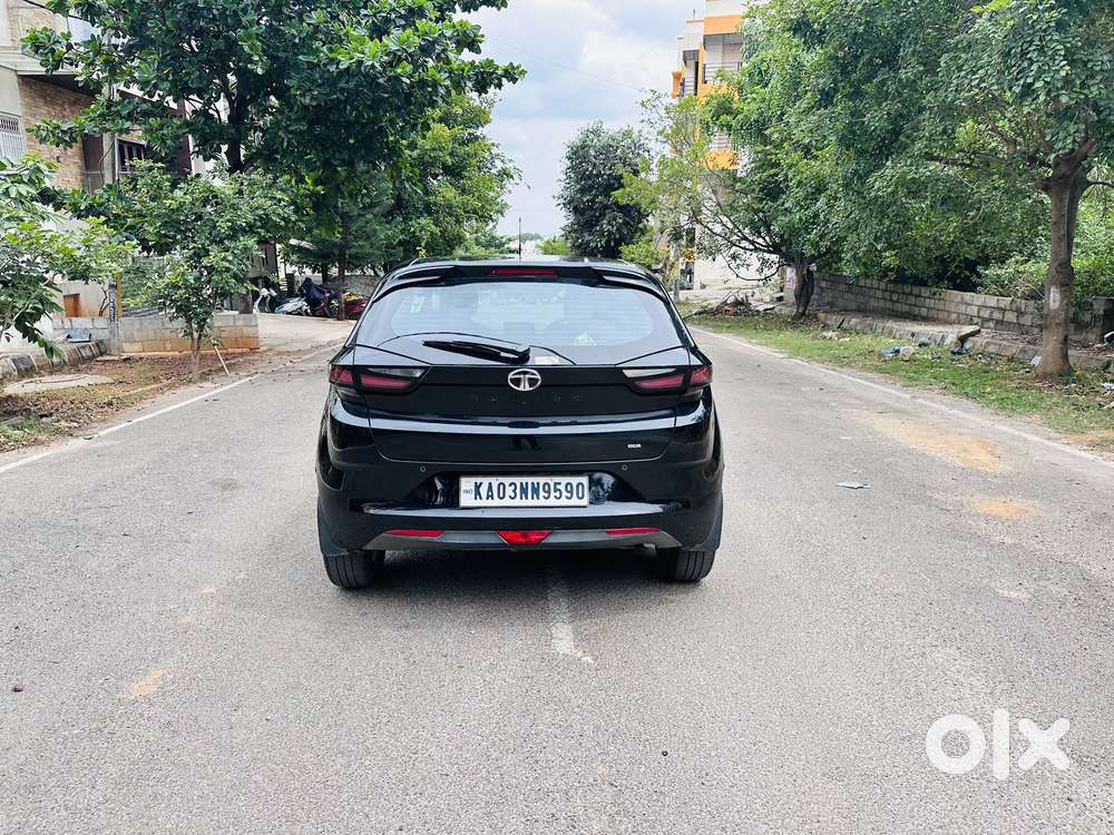 Tata Altroz 1.2 Xza Plus Dark Edition Dct, 2022, Petrol
