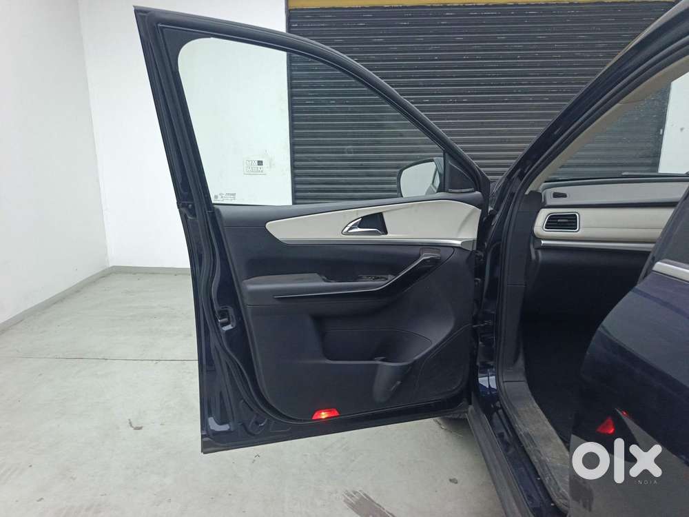 Mahindra Xuv700 2.2 Ax 7 Diesel Mt Luxury Pack Str, 2023, Diesel