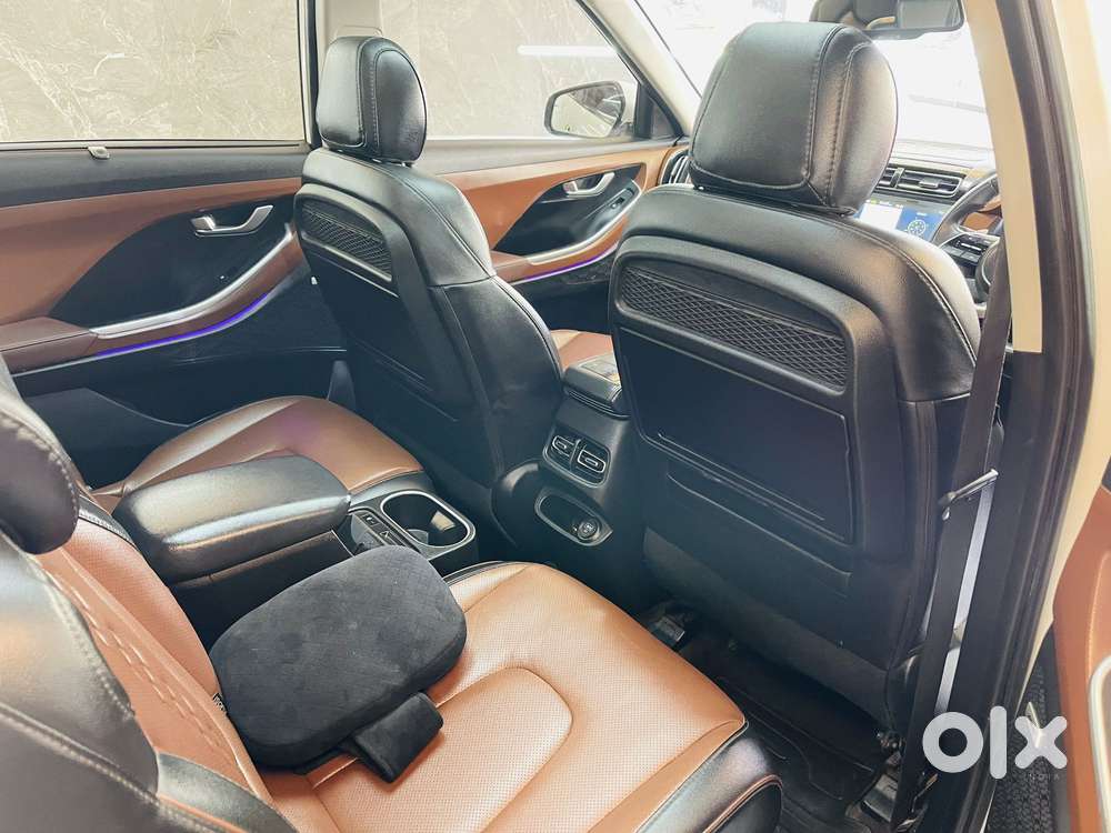 Hyundai Alcazar 2.0 Signature (o) Petrol At 6 Str Dual Tone, 2021, P..